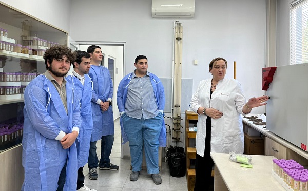 ატმოსფერული ჰაერის წყლისა და ნიადაგის ანალიზის ლაბორატორიას საქართველოს ტექნიკური უნივერსიტეტის აგრარული ტექნოლოგიების და ქიმიური ინჟინერიის ფაკულტეტის სტუდენტები სტუმრობდნენ