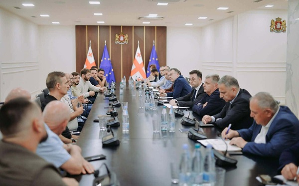 დავით სონღულაშვილი სასათბურე მეურნეობების წარმომადგენლებს შეხვდა