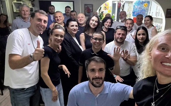 ნანუკა ჟორჟოლიანი ჩემი თხოვნით უკვე ხვდება პარტიულ ორგანიზაციებს, ბოკუჩავაც რჩება პარტიაში, როგორც ერთ-ერთი ლიდერი, უმაგრესი გამოცდილებითა და დიდი პოტენციალით - მიხეილ სააკაშვილი
