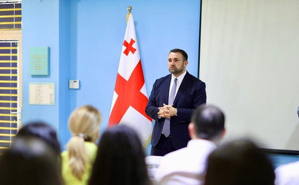 ცესკო-ს თავმჯდომარე ხელვაჩაურში ახალგაზრდებს შეხვდა