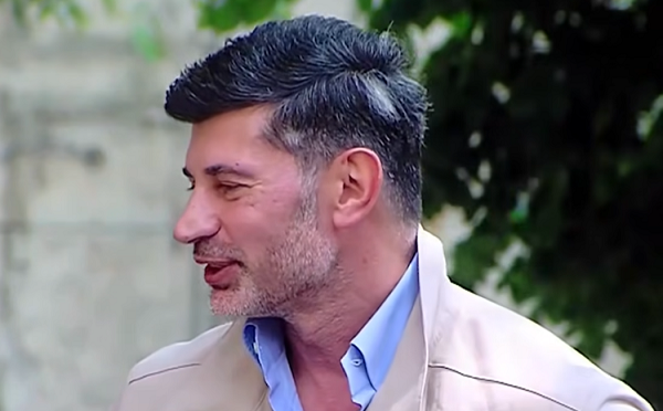 მე თუთიყუშზე ვნერვიულობ, თუთიყუში როგორ არის მას შემდეგ, რაც ბუმბული დაკარგა? არ გვაქვს ინფორმაცია? - კახა კალაძე ჟურნალისტს