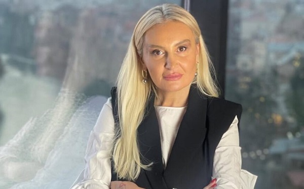 თინა ჩემზე ჭკვიანია, ჩემზე გამოცდილი, მან იცის ის, რაც მე არ ვიცი და მე შემიძლია, რისი უნარებიც შეიძლება, მას არ ჰქონდეს, იდეალური პარტნიორები ვიქნებოდით და სამწუხაროა, რომ ასე არ დალაგდა - ნანუკა ჟორჟოლიანი