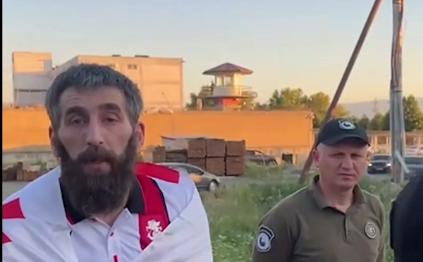 პატიმრობიდან გათავისუფლების შემდეგ მინდია შერვაშიძე 500 ლარით დააჯარიმეს