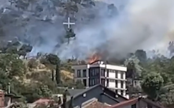 თბილისში, ზღვის უბნის დასახლებასთან ხანძარია