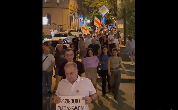 ძირს რუსეთის დამპალი იმპერია - თბილისში საპროტესტო მსვლელობა გაიმართა
