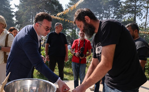 დავით სონღულაშვილმა ფესტივალის „ალოობა 2026“ ფარგლებში ფერმერთა საგამოფენო სივრცე დაათვალიერა