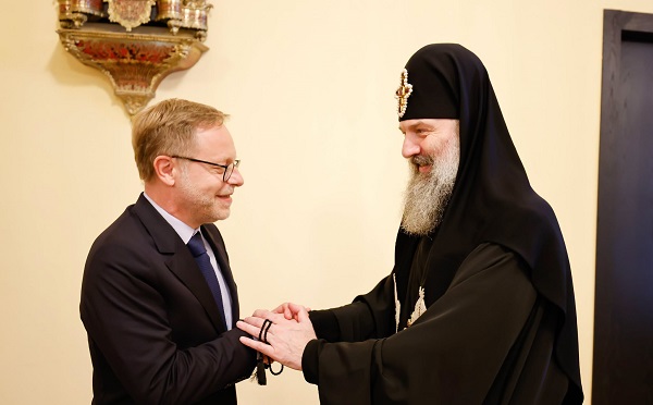 შიო მესამე საფრანგეთის ელჩს, ოლივიე კურტოს შეხვდა