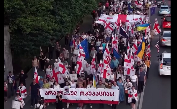 თბილისში შაბათის მარში მიმდინარეობს