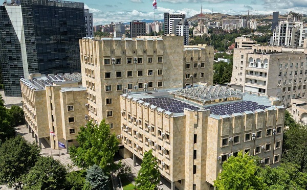 პროკურატურამ დიდი ოდენობით თაღლითობის მცდელობის ფაქტზე დაკავებულ ერთ პირს ბრალდება წარუდგინა