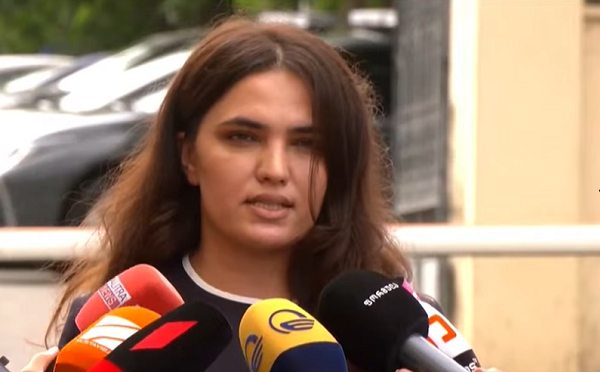 დაურ ბუავას გარდაცვალების საქმეში არაერთი პასუხგაუცემელი კითხვაა - რატომ დატოვა ვალერია კირლიუკმა კარი დაკეტილი, თუ ასე შეუძლოდ იყო, ძლივს გამოდის ლიფტიდან, როგორ მოახერხა კარის დაკეტვა? - ადვოკატი