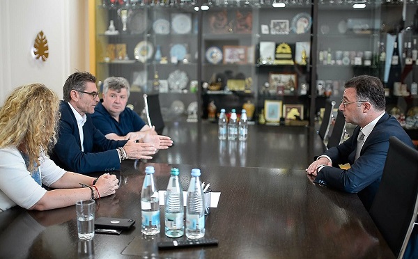 დავით სონღულაშვილი საკვები პროდუქტების მწარმოებელი გერმანული კომპანიის „Develey“ და „მარნეულის სასურსათო ქარხნის“ მფლობელებს შეხვდა