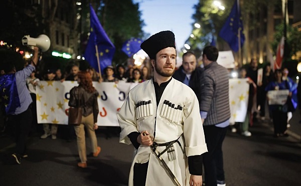 მარიკა არევაძის ინფორმაციით, საემიგრაციო სამსახურმა უნგრელი ჟურნალისტი ლასლო რობერტ მეზეში დააკავა