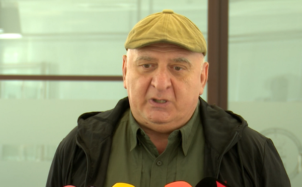 ერთი ღამე არ აქვს სანგარში გათენებული „მეომარ“ ბარამიძეს, ყოველთვის გამოწკეპილი და გაპრიალებული დასეირნობდა - მალხაზ თოფურია