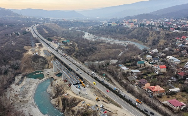 არაგვის ხიდზე სატვირთო ავტომობილების მოძრაობა ერთი მიმართულებით დროებით ალტერნატიულ მარშრუტზე გადაერთვება