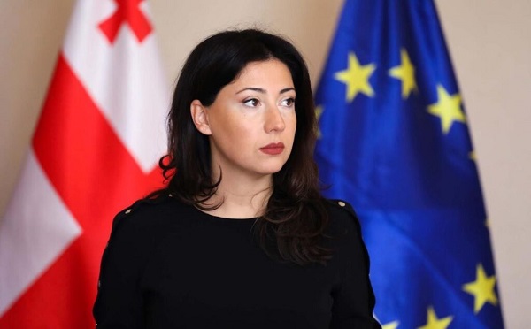 კორუმპირებულ ჩინოვნიკებს, თქვენს ზონდერებს 10 000-ლარიანი გირაოებით უშვებთ, ახმეტელ ექიმს კი 50 000-ლარიანი გირაო შეუფარდეთ, რომელიც 1 საათში შეგროვდა ხალხის მიერ - ტატა ხვედელიანი