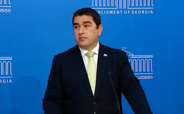 პატიმრობაში მყოფი 72 პირი იმ ადამიანთა უსინდისობის ტყვეებადაც რჩება, რომლებმაც ჯერ კანონდარღვევისკენ უბიძგეს, შემდეგ მიატოვეს, ამიტომ ყველაზე ზუსტად შეეფერებათ - „უსინდისობის პატიმრები“ - შალვა პაპუაშვილი