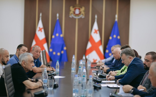 გარემოს დაცვისა და სოფლის მეურნეობის სამინისტროში ვაშლის კონცენტრატის მწარმოებლებთან შეხვედრა გაიმართა