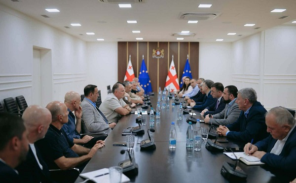 დავით სონღულაშვილი თხილის მწარმოებლებს და ექსპორტიორებს შეხვდა