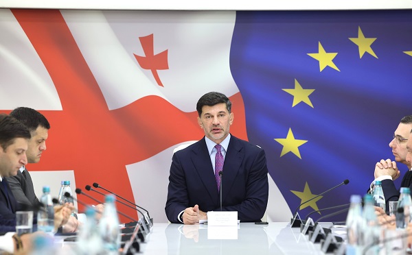 დეზინფორმაციაა, თითქოს ბაღებში ბავშვები მოიწამლნენ ქათმის ხორცით, ეს არის დიდი ტყუილი, იმ დღეს მენიუში ქათმის ხორცი საერთოდ არ ყოფილა, გამოვლინდა ნოროვირუსი - კახა კალაძე