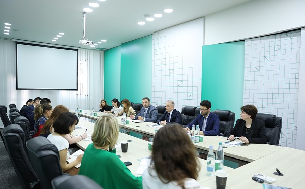 ცესკოს თავმჯდომარემ საერთაშორისო ორგანიზაციებისა და დიპლომატიური კორპუსის წარმომადგენლებს მიმდინარე საარჩევნო საკითხები გააცნო
