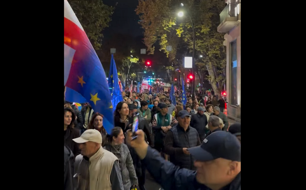 თსუ-ს პირველი კორპუსიდან მსვლელობა იმართება