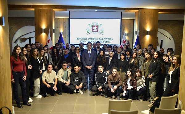 დავით სონღულაშვილი ანაზღაურებადი სტაჟირების სამთავრობო პროგრამის მონაწილეებს შეხვდა