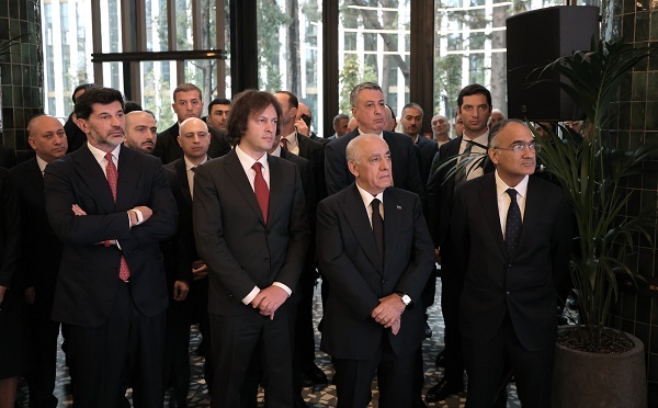 ირაკლი კობახიძემ აზერბაიჯანის რესპუბლიკის პრემიერ-მინისტრთან და თბილისის მერთან ერთად თბილისში სასტუმრო ART Riverfront-ი გახსნა