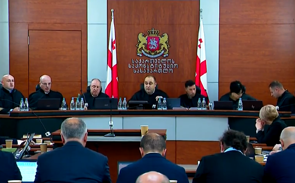 საკონსტიტუციო სასამართლოში პოლიტიკური პარტიების არაკონსტიტუციურად ცნობასთან დაკავშირებული სარჩელის განხილვა განახლდა