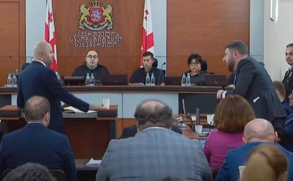 დაიმშვიდეთ ნერვები, ქალთან ქცევა თქვენ არ იცით, კაცთან, პარლამენტში და ეკლესიაში - ბერდია სიჭინავა არჩილ გორდულაძეს