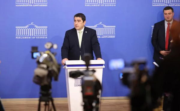 ხომ ამბობენ, საქართველოს უსწრებენ მოლდოვა და უკრაინაო, ამ მხრივაც გვისწრებენ - უკრაინაში 18 პარტიაა აკრძალული, მოლდოვაში კი ექვსი, ვცდილობთ, მათ დავეწიოთ - შალვა პაპუაშვილი