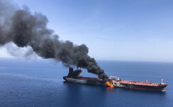 ომანის ყურეში, აალებადი ნივთიერებით დატვირთული ტანკერი აფეთქდა