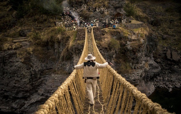 ბალახის ხიდი პერუში, რომელსაც ყოველ წელს ხელახლა აგებენ | ფოტოგალერეა