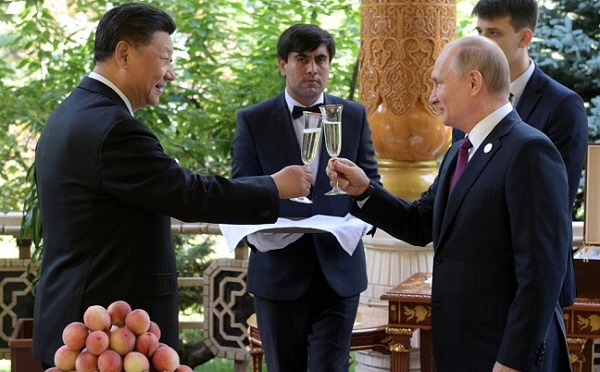 პუტინმა ჩინეთის პრეზიდენტს დაბადების დღე ნაყინის ტორტით მიულოცა | ფოტო