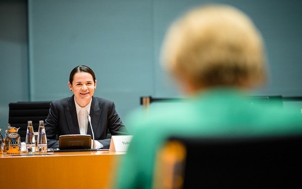 ანგელა მერკელი სვიატლანა ციხანოვსკაიას შეხვდა