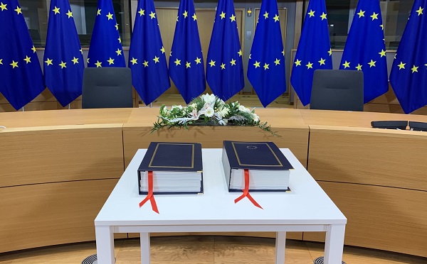 ევროკავშირის ლიდერებმა ხელი მოაწერეს ბრიტანეთთან სავაჭრო შეთანხმებას