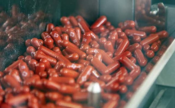 ბრიტანეთმა, პირველმა მსოფლიოში, კორონავირუსის სამკურნალო აბები დაამტკიცა