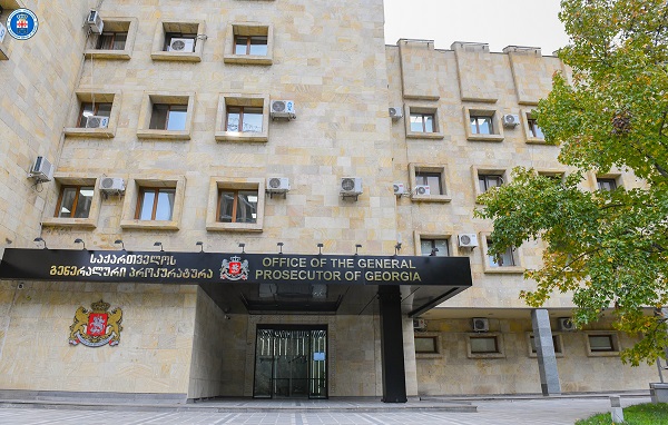 პროკურატურამ, შარტავას ქუჩაზე მომხდარი საგზაო-სატრანსპორტო შემთხვევის ფაქტზე, რომლის დროსაც არასრულწლოვანმა ჯანმრთელობის მძიმე ხარისხის დაზიანება მიიღო, 1 პირს ბრალდება წარუდგინა